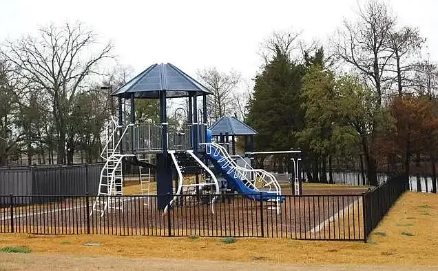5010 Flanagan Dr — Photo 5