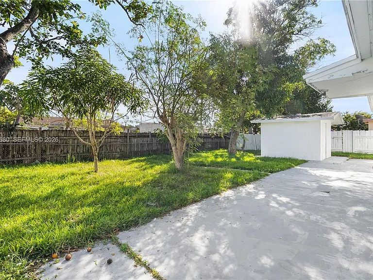 1360 SW 6th Ter #0 — Photo 15