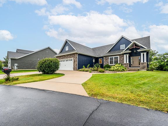 4th image of 2400 Bay Pointe Dr