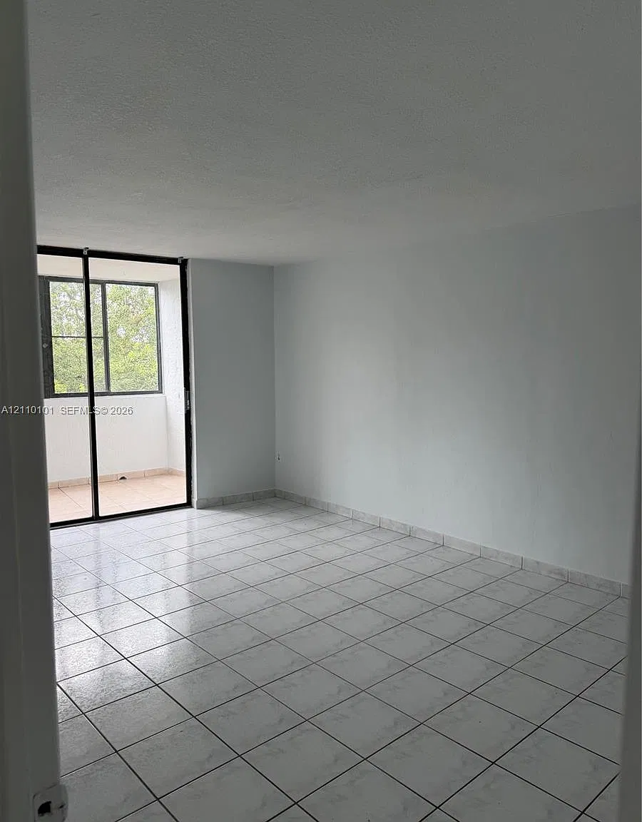 Kendall Gate Condo — Photo 3