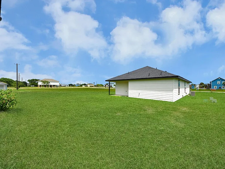 688 Swallow Dr — Photo 9