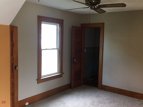 5th image of 504 W 11th St