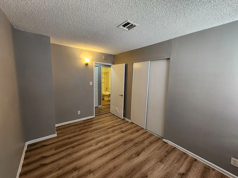 1705 Breckenwood Ct #4 — Photo 15