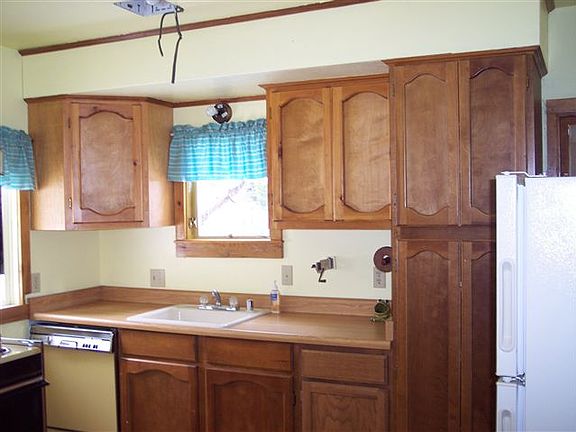5th image of 665 Brassie Ave