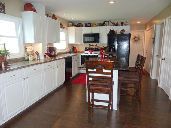 4th image of 1201 Hampshire Dr