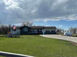 9115 2nd St NW, Halliday, ND 58636