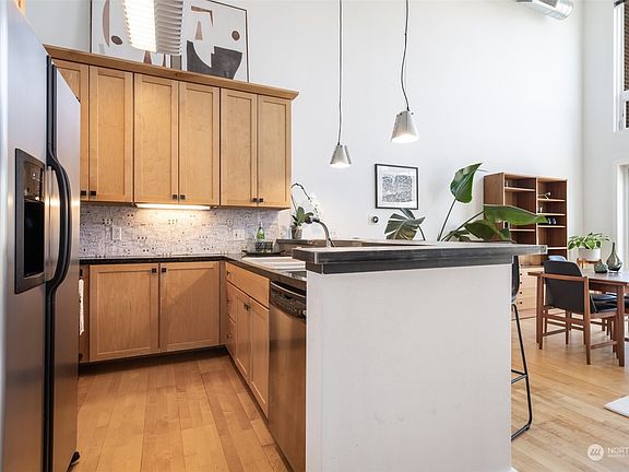 5th image of 1705 Dock Street #553