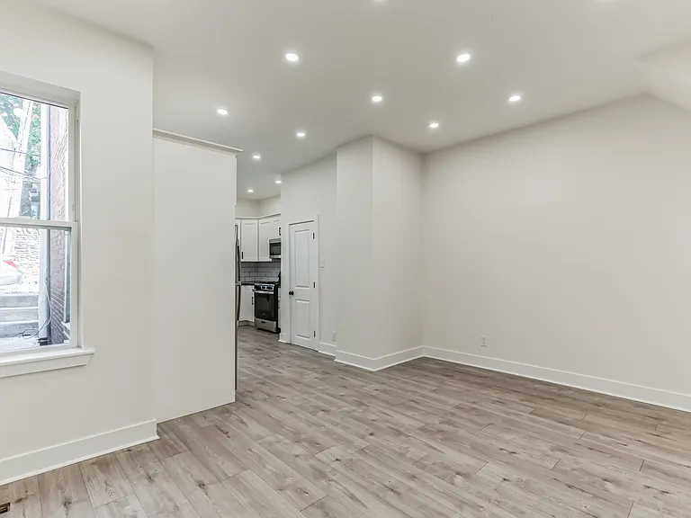 18 W Sharpnack St — Photo 8