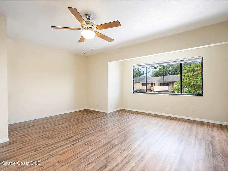 1911 Cashew Courtway — Photo 24
