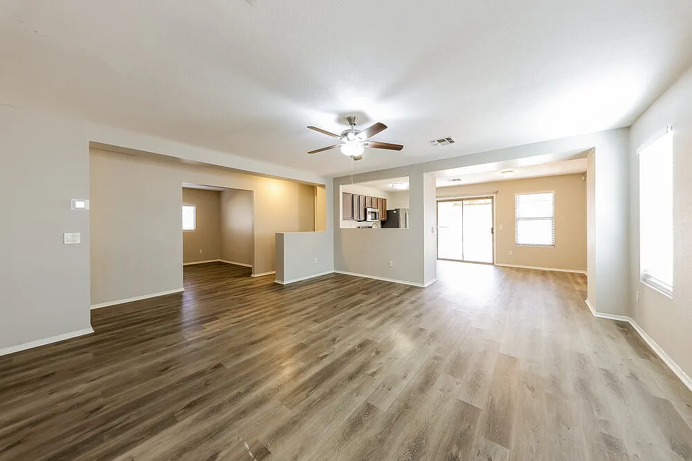 3 bed, 2.0 bath, 1647 sqft, $2,155 — Photo 3