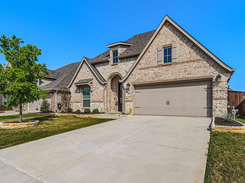 1st image of 1009 Queens Lake Trl
