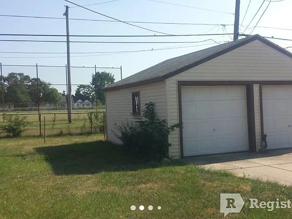 2nd image of 629 Moran Ave