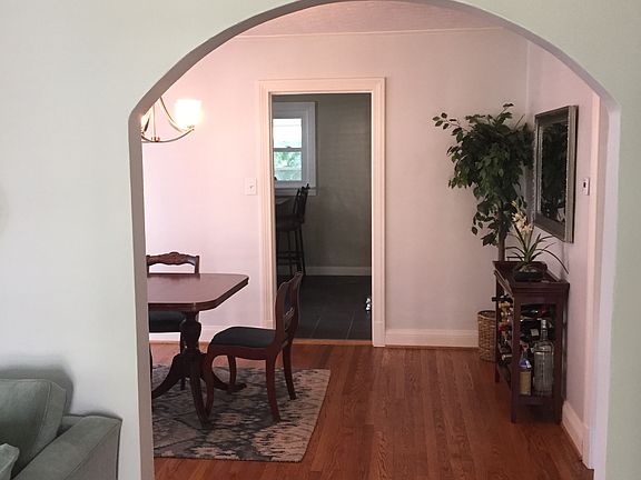 5th image of 2370 Hawthorne Ave