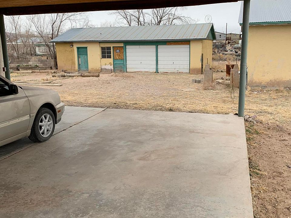 2nd image of 819 Reservoir Rd