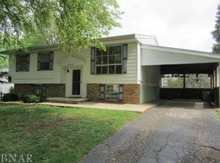 1710 Arrowhead Dr, Bloomington, IL 61704