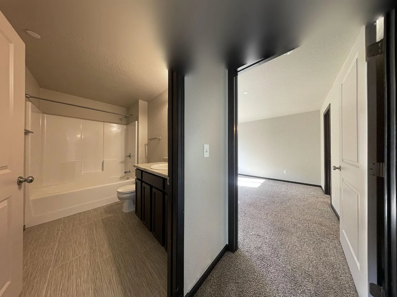 2 bed, 1070 sqft, $1,255 — Photo 2