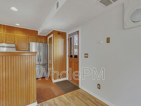 3rd image of 721 1/2 Elati St