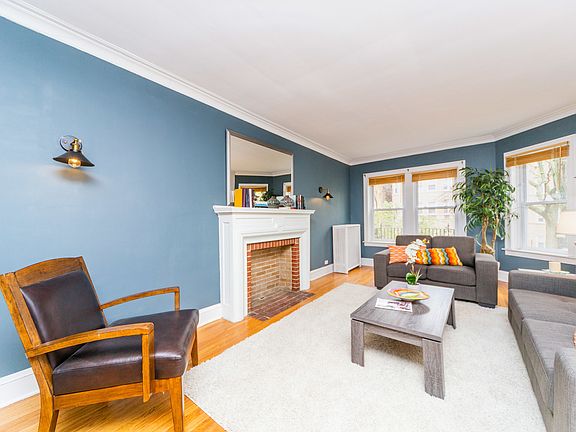 2nd image of 2044 W Arthur Ave APT 1W
