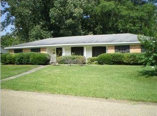 5120 Sun Valley Rd, Jackson, MS 39206