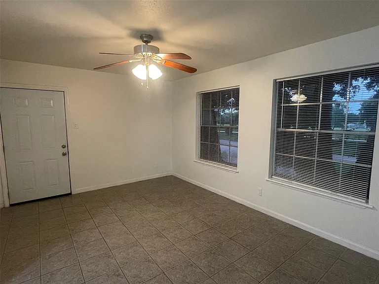 5550 N Braeswood Blvd #129 — Photo 8