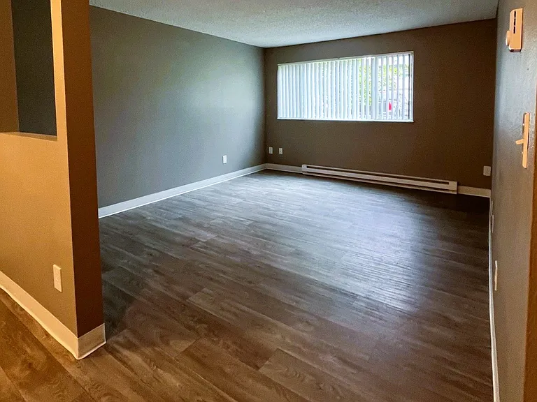 Riverbend Terrace Apartments — Photo 9