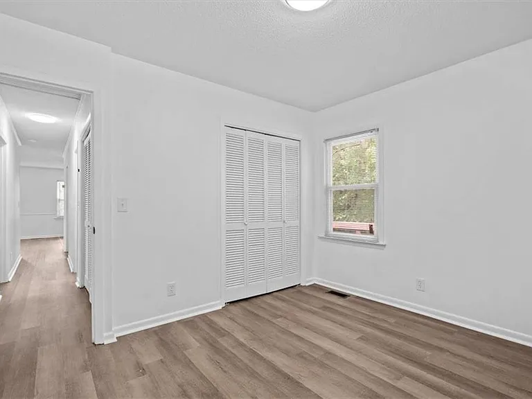 215 Thomas Heights Cir — Photo 16