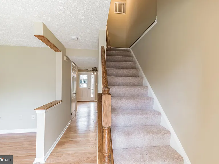 6302 Betsy Ross Ct — Photo 3