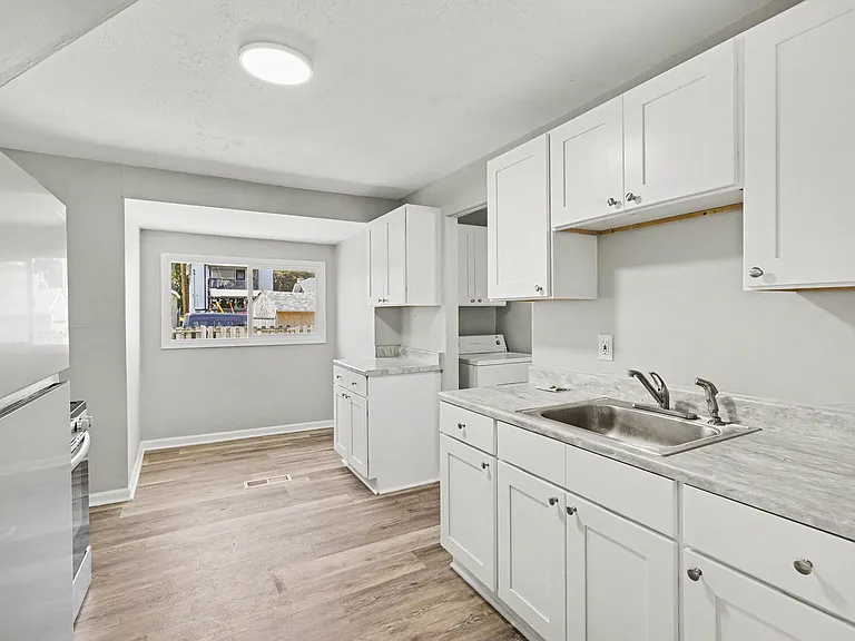412 Scott St — Photo 6