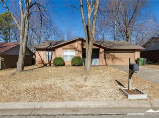 2713 W Gum St, Rogers, AR 72758