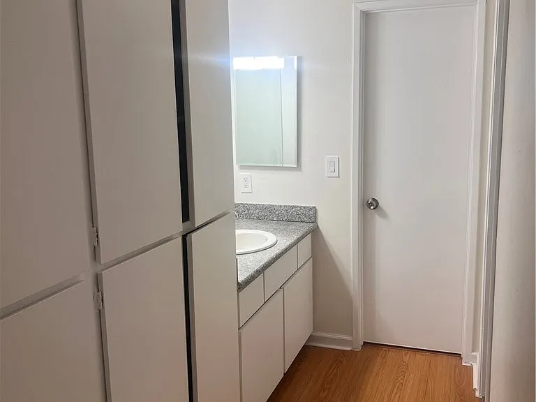 1720 Peyton Ave — Photo 6
