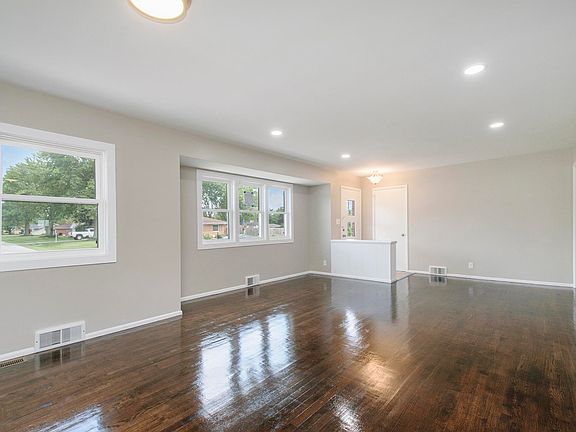 5th image of 19060 Sundale Dr