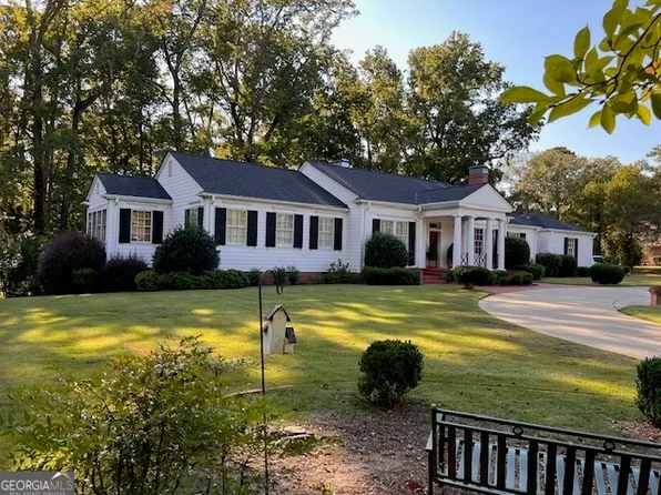 111 Highland Dr, West Point, GA 31833