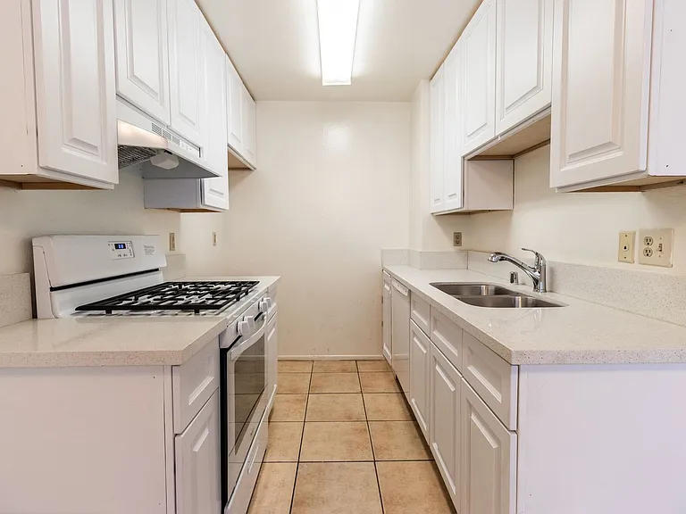 10845 Camarillo St — Photo 25