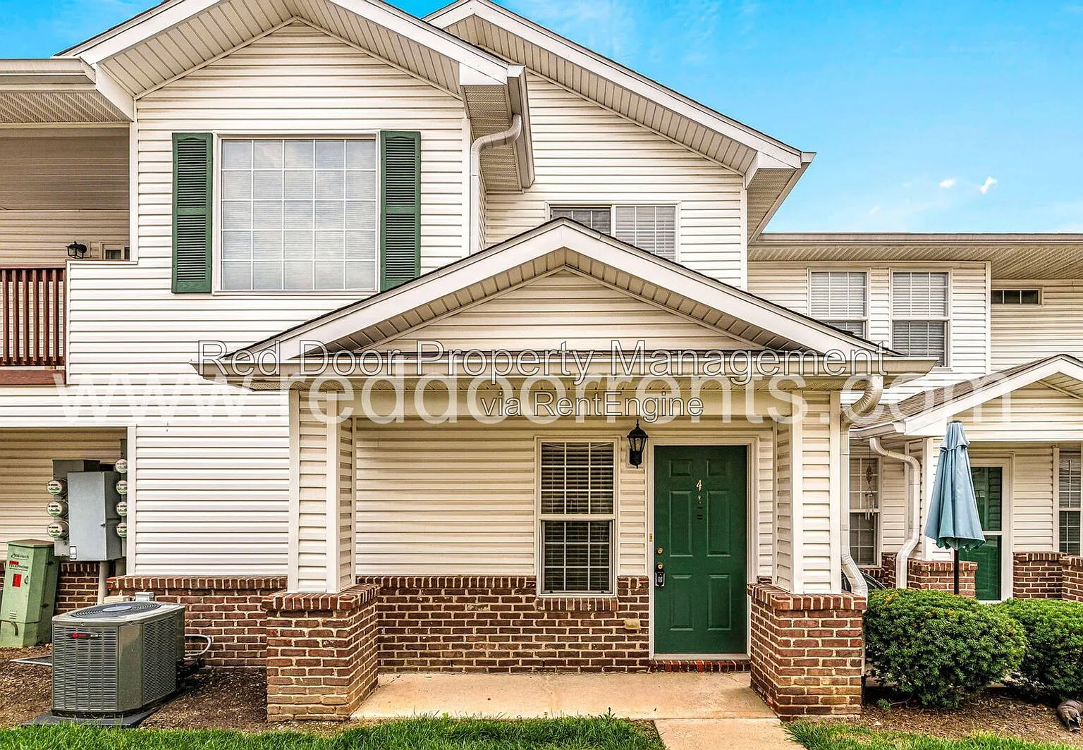 2 bed, 2.0 bath, 1300 sqft, $1,745 — Photo 2