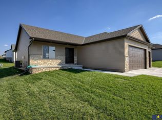 1136 Kantor Ln, Hickman, NE 68372