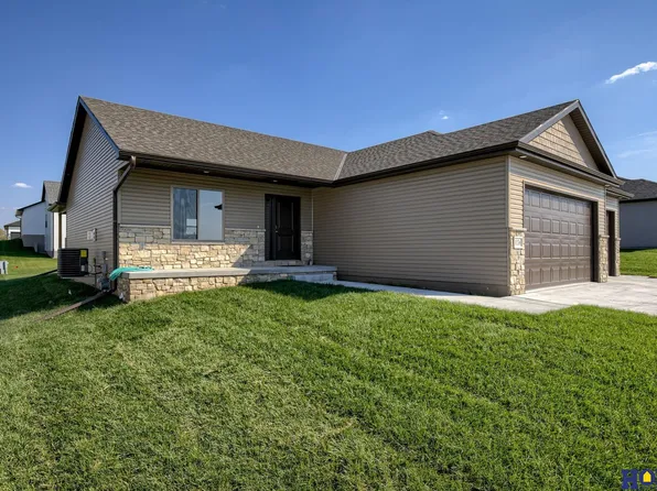 1136 Kantor Ln, Hickman, NE 68372