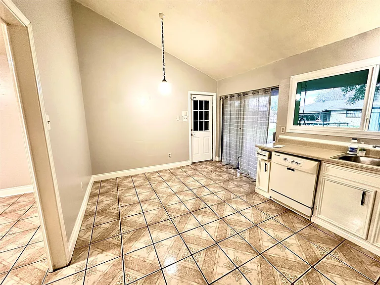 7754 Bunker Wood Ln — Photo 4