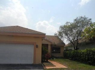 18828 NW 80th Ct, Hialeah, FL 33015