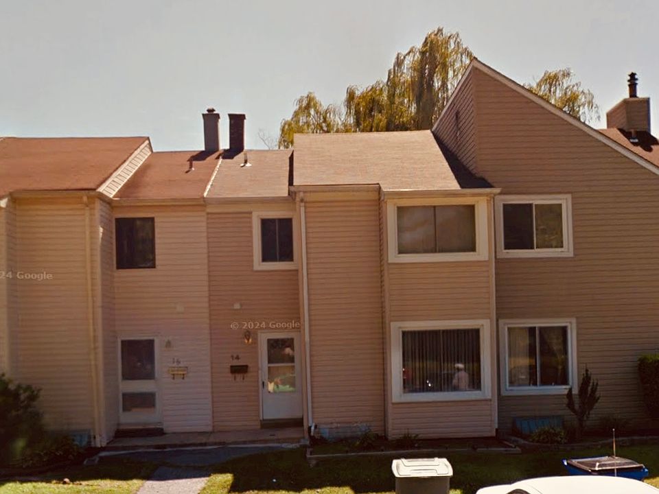 1st image of 14 Coachlight Ct