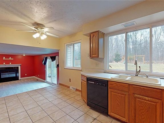 5th image of 12720 Woodridge Dr