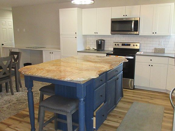 4th image of 35665 Riverview Dr