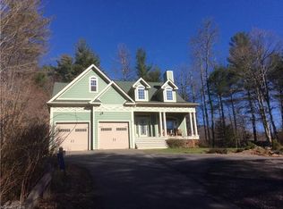 11 Bohemian Ln, Asheville, NC 28805