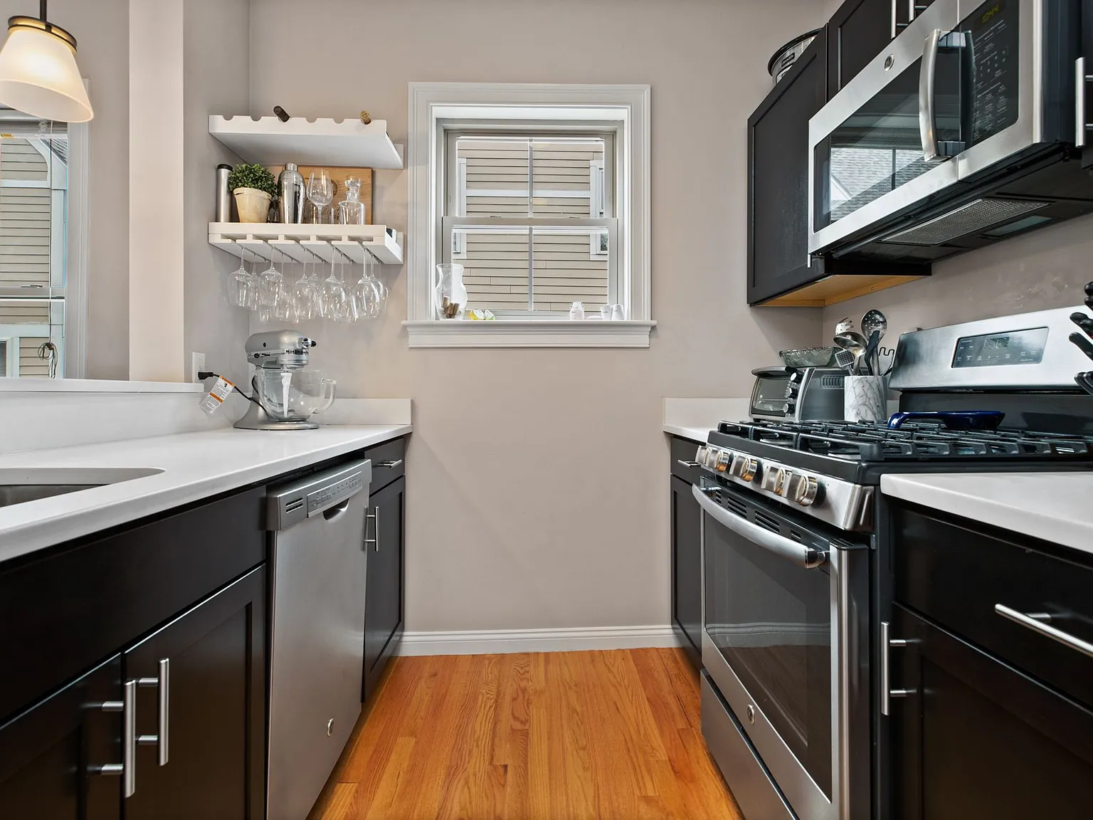 5 bed, 830 sqft, $3,400 — Photo 2