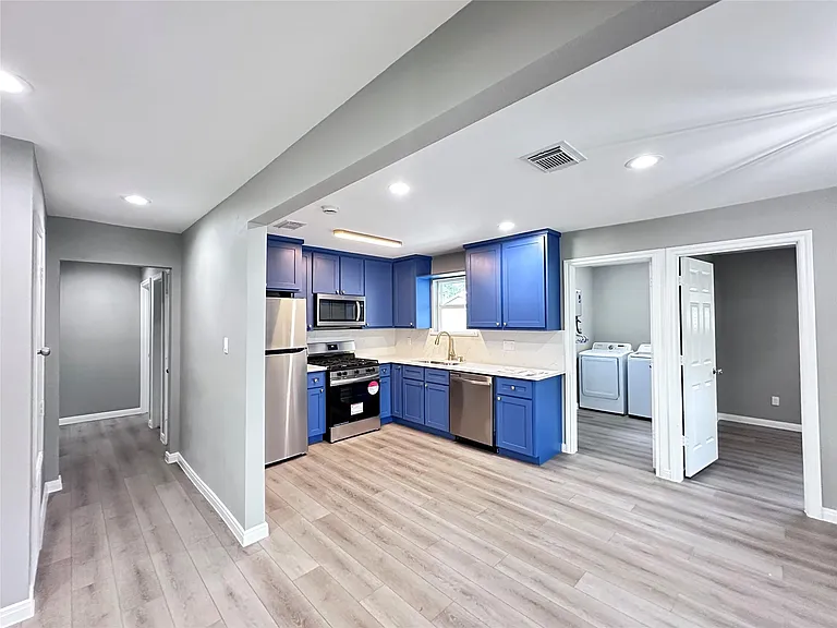4519 Oak Shadows Dr — Photo 4