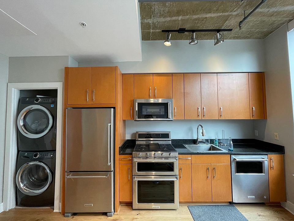 Full Kitchen and Full In-Unit Laundry