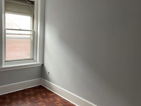 5th image of 942 Race St #4R