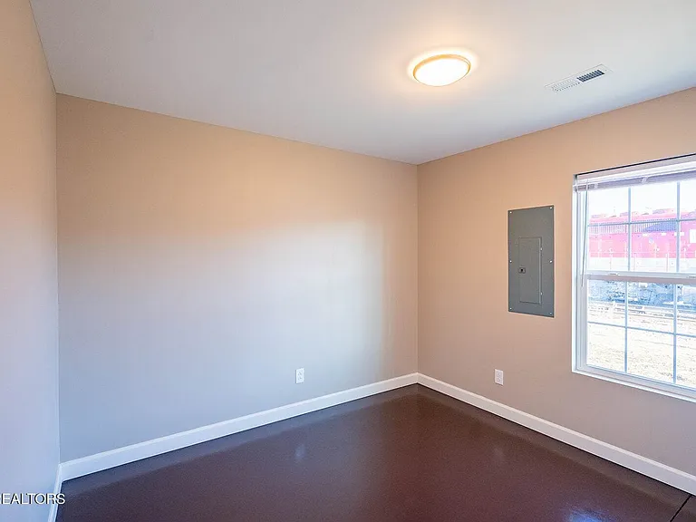 106 E Maire Ave — Photo 21