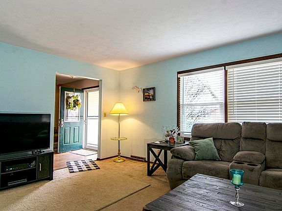 3rd image of 26921 Dumbarton Ct