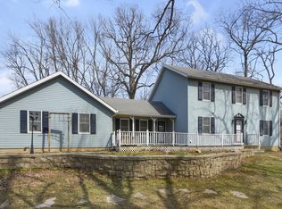 1057 Bucks Pond Rd, Monticello, IL 61856