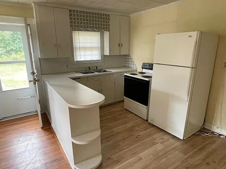 525 & B Weaver Ave #A — Photo 5